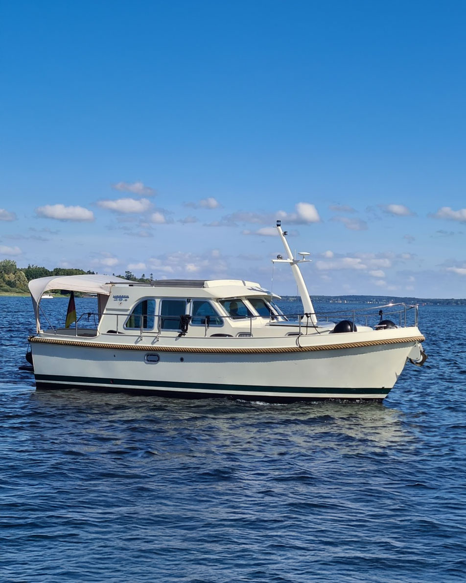 Linsen 29.9 Plauer See Yachtcharter Schröder - Bootsurlaub Plau